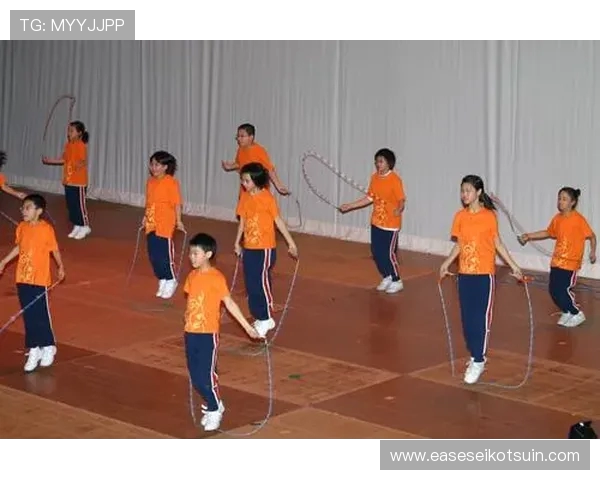 跳绳勾住一只脚向前跳的趣味挑战游戏玩法揭秘